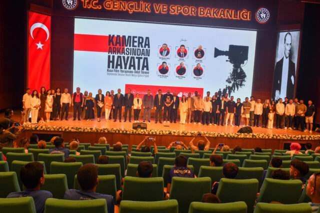 Kamera Arkasından Hayata!